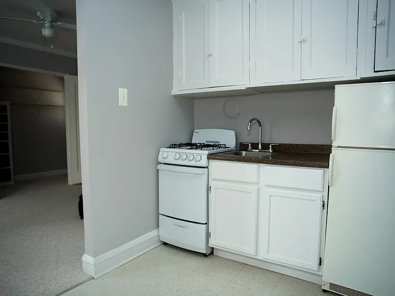 5737 N Kenmore Edgewater Apartments — Photo 38