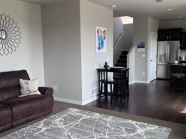935 Flicker St, Douglas, WY 82633