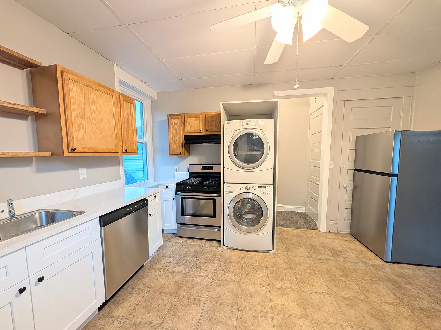2 bed, 950 sqft, $1,200 — Photo 2