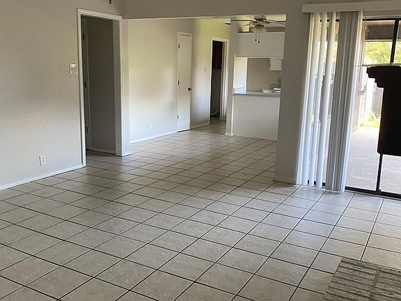 4th image of 1218 Hyde Park Blvd #A