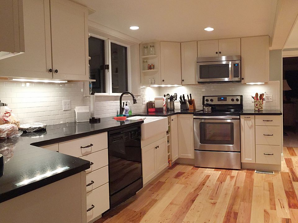 Maple, soft-close cabinetry