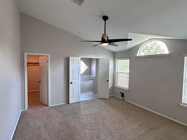 6902 Golden Oak Ln — Photo 11