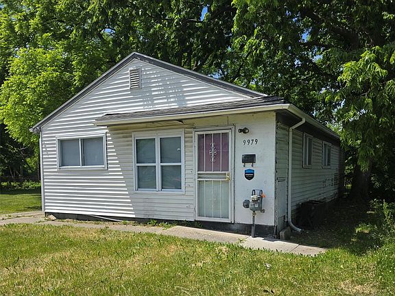 3rd image of 9979 Montrose St