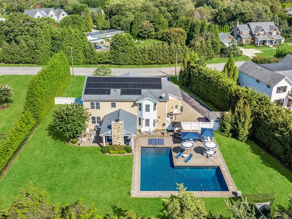 23 Knollwood Dr, Southampton, NY 11968