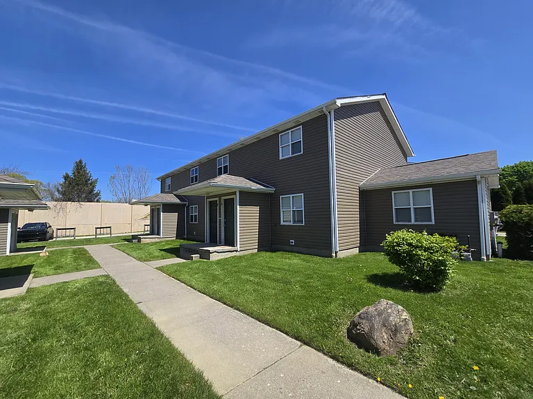 Roxanna Dr — Photo 12