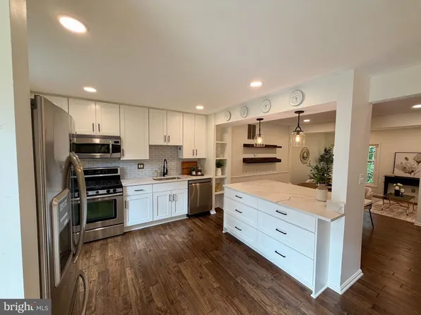 5008 Domain Pl, Alexandria, VA 22311