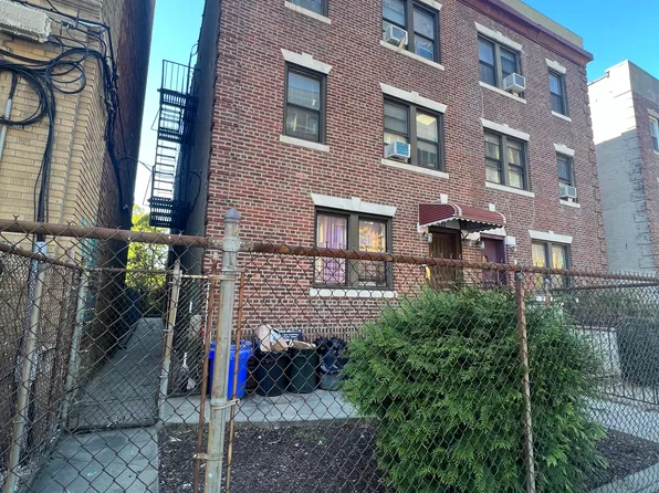 688 Rogers Avenue image 3 of 13