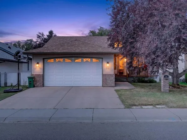 28 E Cambridge Glen Dr, Strathmore, AB T1P 1N3
