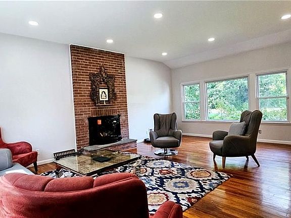 4th image of 171 Cedar Dr