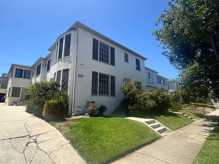 1453 1/2 S Beverly Dr — Photo 2