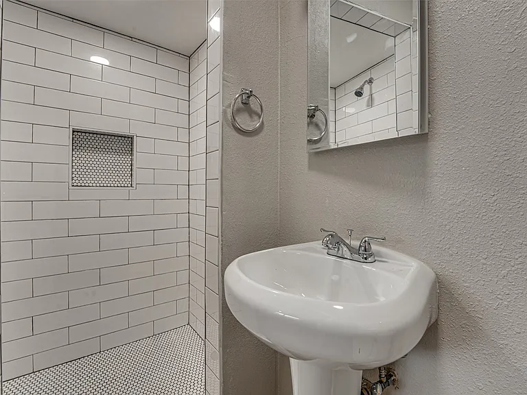 825 Branch Dr — Photo 18