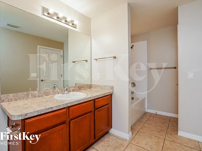 2203 SW 11th Ct — Photo 10