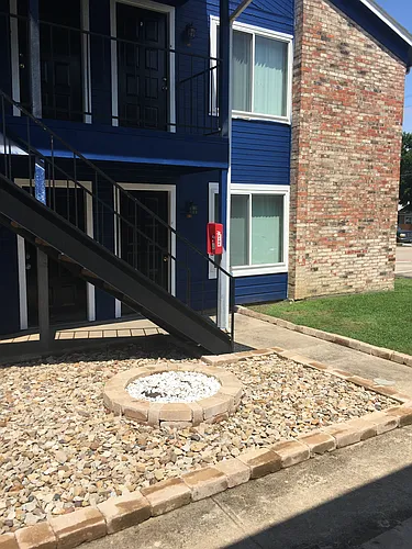 Hampshire Apartments Photo 1