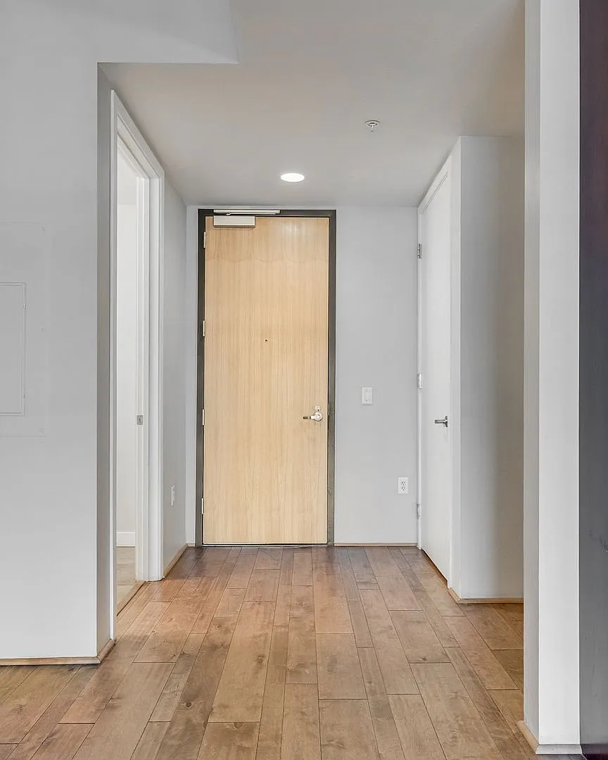 Sophisticated urban living in this stylish 2bd/2.5ba residence at Juhl — Photo 4