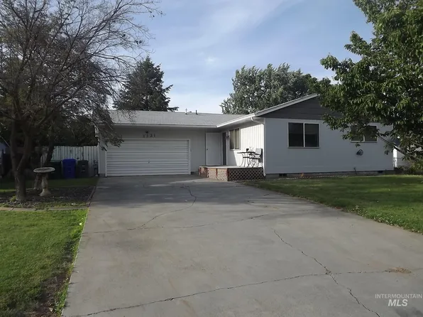 1131 Linden Dr, Lewiston, ID 83501