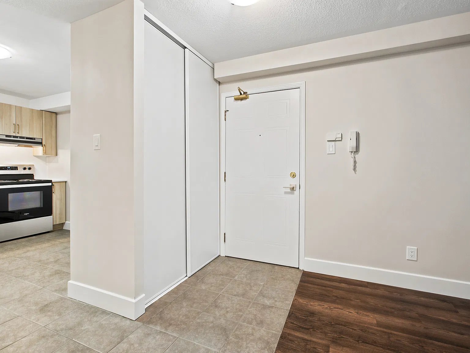 1660 Russell Rd — Photo 4