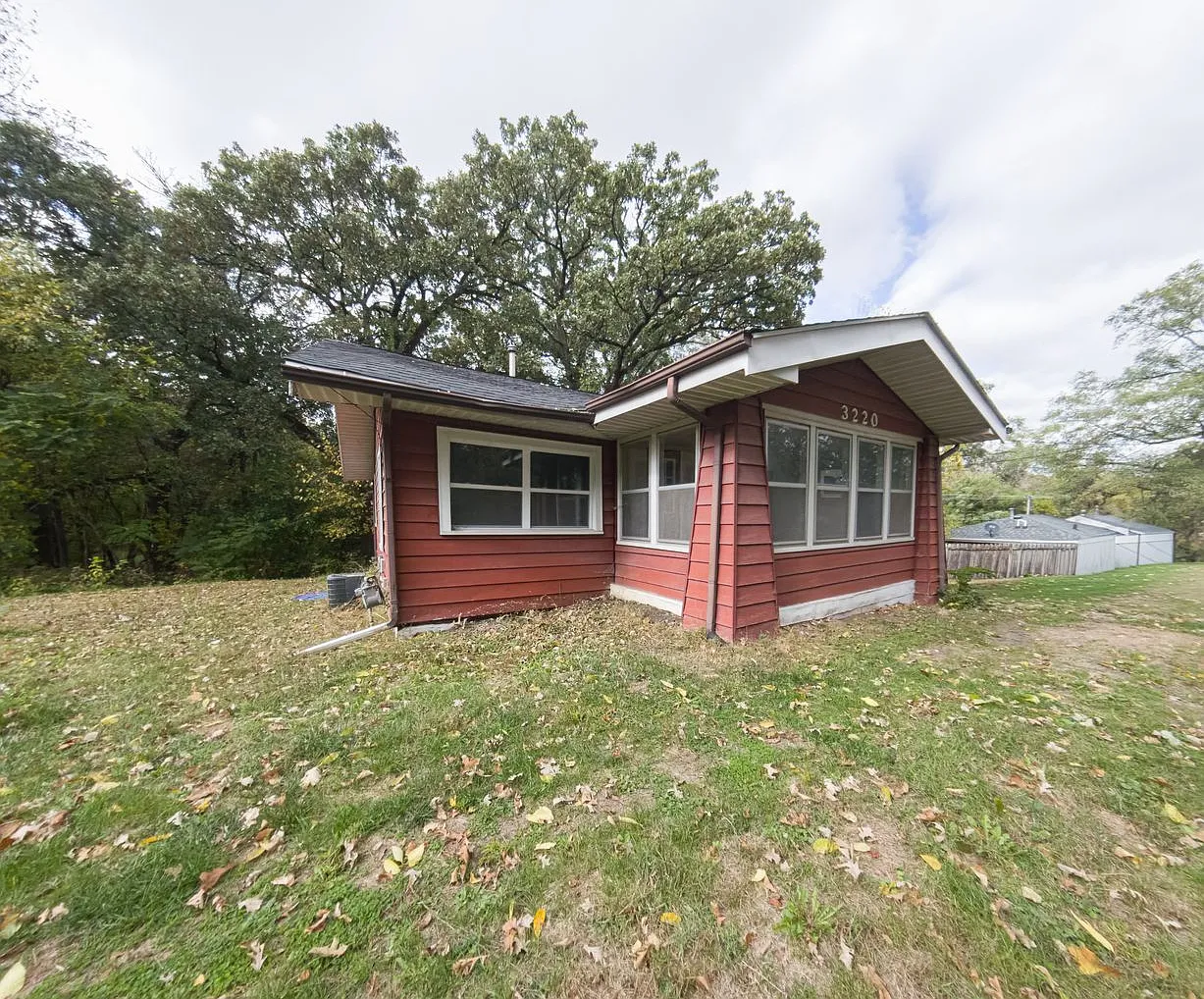 Beautiful 3 Bedroom 1 Bath Home — Photo 3