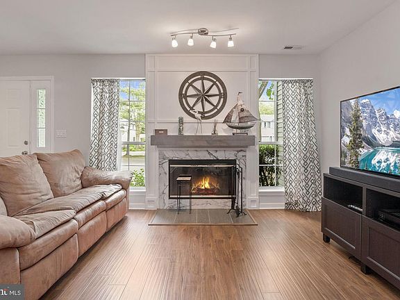 5th image of 13 Edgewood Green Ct