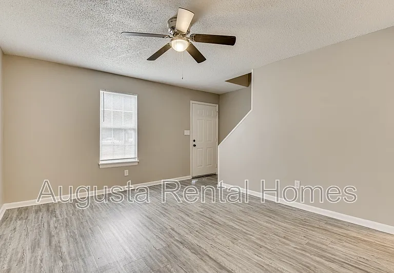 160 Chalet North Ct — Photo 23