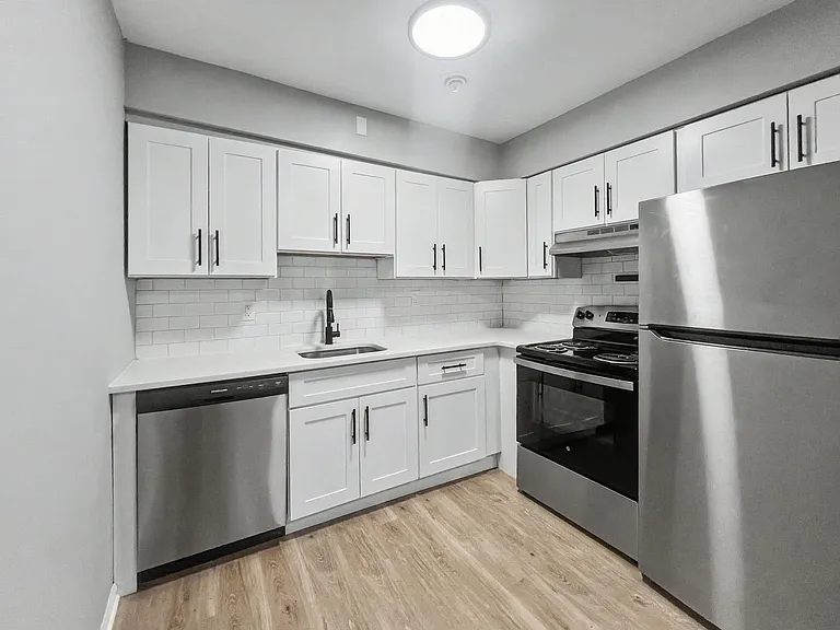 200 E Maple Ave — Photo 9