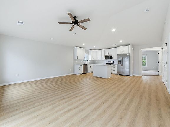 5th image of 2709 Silvernail Rd