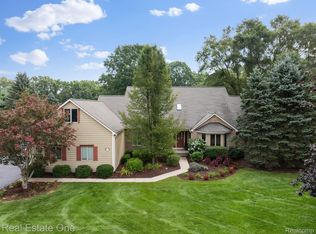 10813 Home Shore Dr, Pinckney, MI