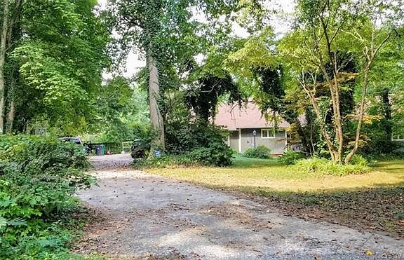 4th image of 8300 Tuckalake Dr