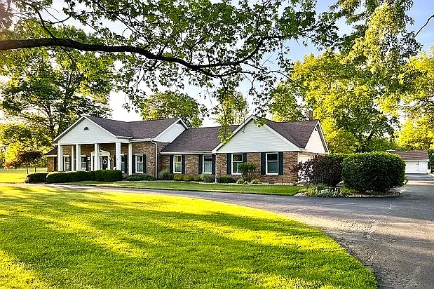 222 Meadow Ln — Photo 4