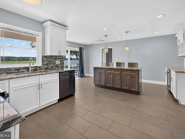 249 Club House Dr — Photo 14