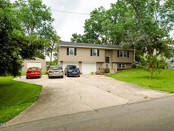 2nd image of 752 Peterson Ln