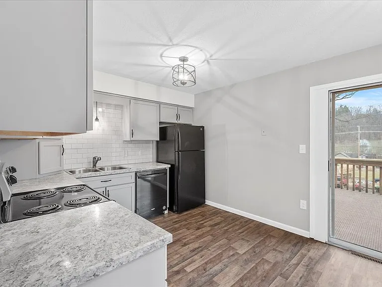 202D Stark Ave — Photo 5