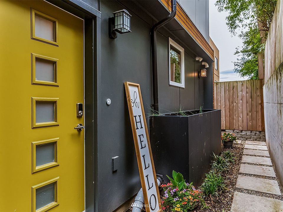 You can call this home.....Urban living at it's best!