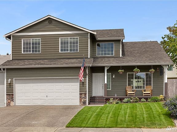 Covered Front Porch to greet your guests!