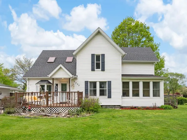 5232 Washington Ave, Saint Joseph, MI 49085