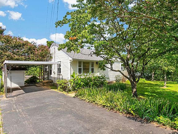 2nd image of 2921 Ironwood Dr
