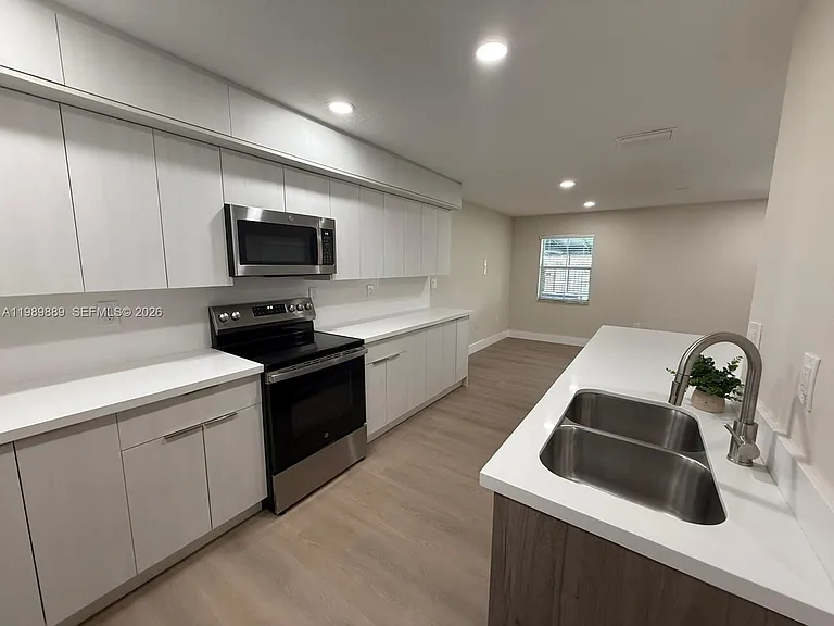 16432 SW 47th Ter — Photo 9