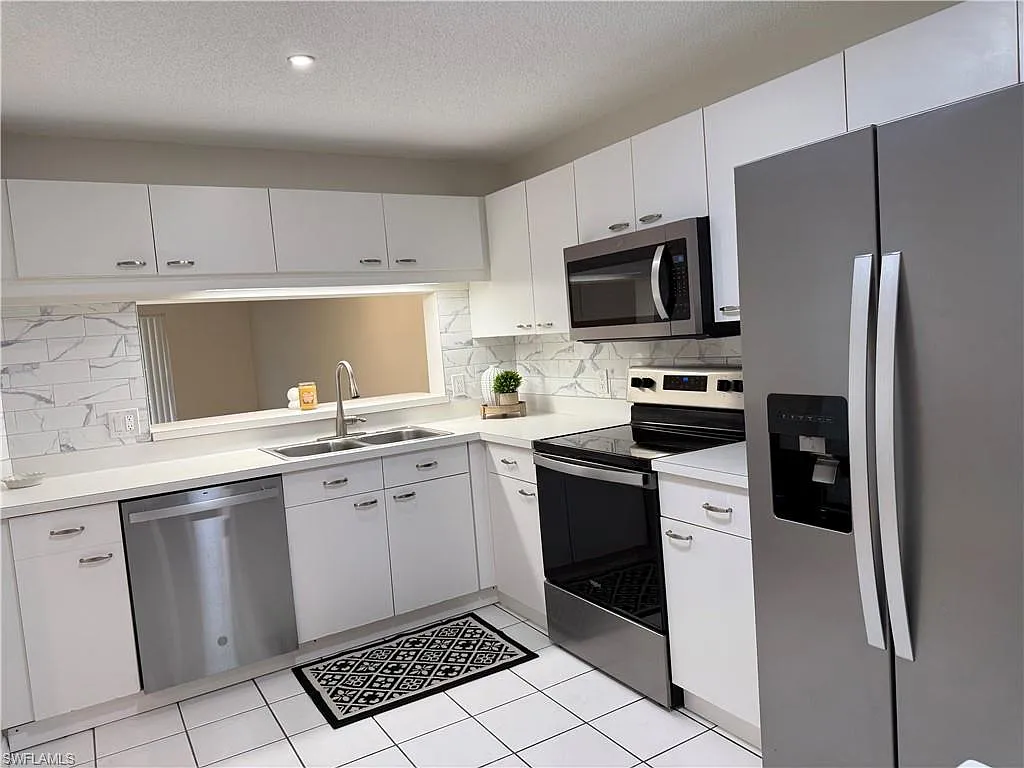 3 bed, 2.0 bath, 1199 sqft, $2,400 — Photo 4