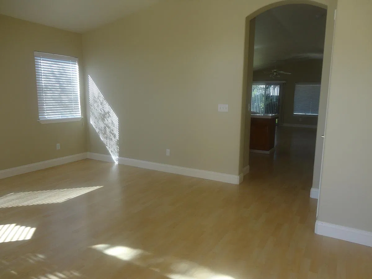 4 bed, 1928 sqft, $2,795 — Photo 2