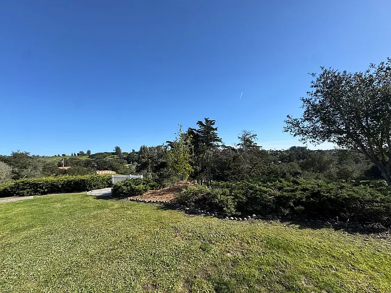 1571 Vista Grande Ln — Photo 24