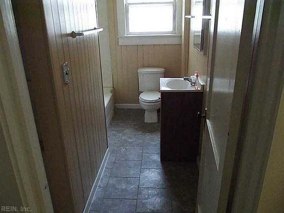 4th image of 1542 Shelton Ave