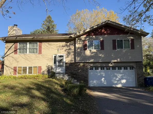4292 Heritage Dr, Vadnais Heights, MN 55127