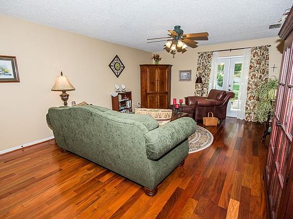 3rd image of 2127 Heathwood Cir