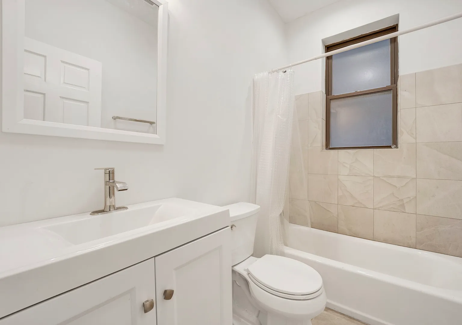 1010 W Dakin St — Photo 4
