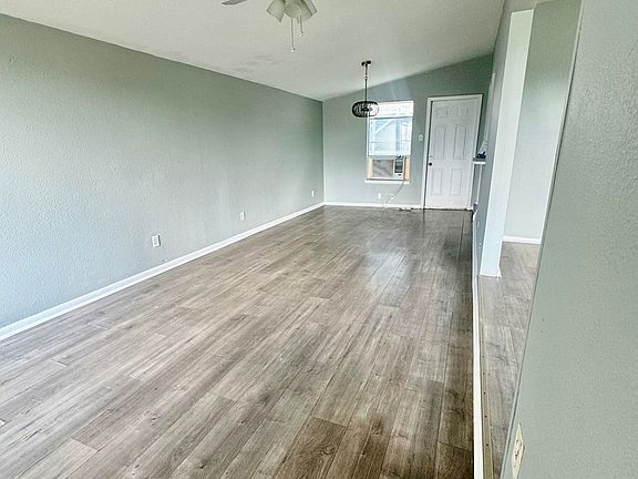 2nd image of 502 EARLYWAY DR