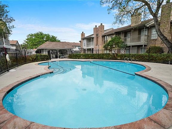 4th image of 10615 Briar Forest Dr APT 506
