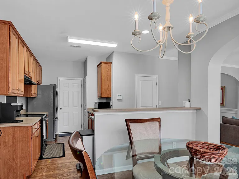1401 Hammond Dr — Photo 13