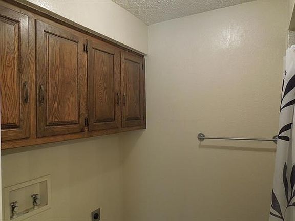 5th image of 2430 Lakeview Cir