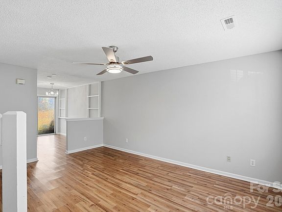 4th image of 3015 Summercroft Ln