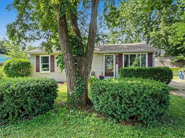 2136 Champagne Dr, Ann Arbor, MI 48108