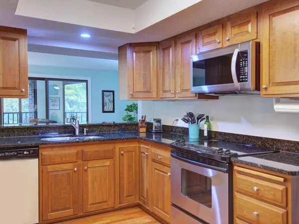6051 Laurel Ave APT 109, Golden Valley, MN 55416